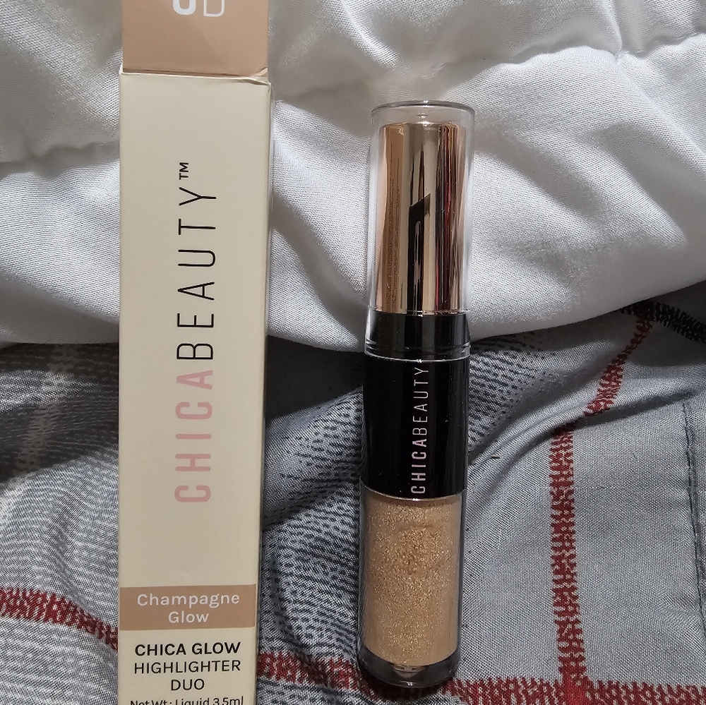 Chica Beauty highlighter duo